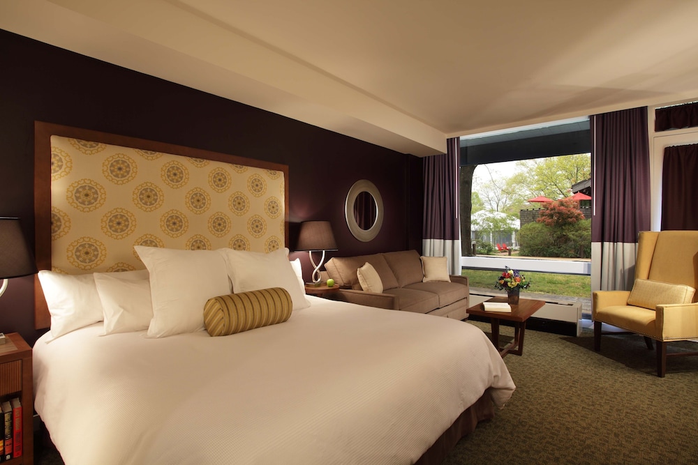 1 King Bed, Non Smoking