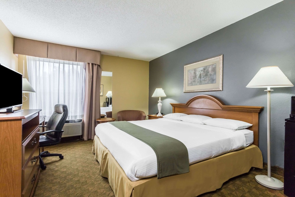 Standard Room, 1 King Bed - Photo 2