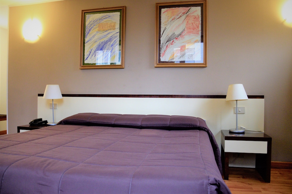 Standard Double or Twin Room - Photo 3