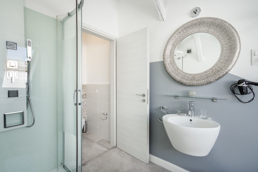 Standard Double or Twin Room - Photo 2