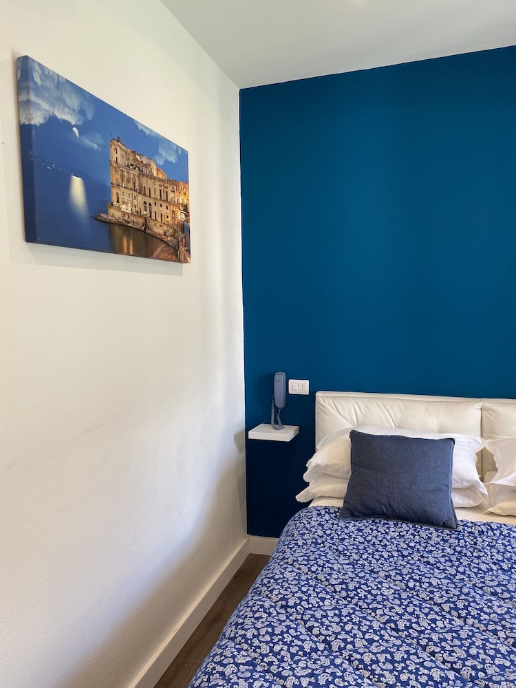 Standard Double Room, 1 Queen Bed, Non Smoking, Air conditioning - Photo 4
