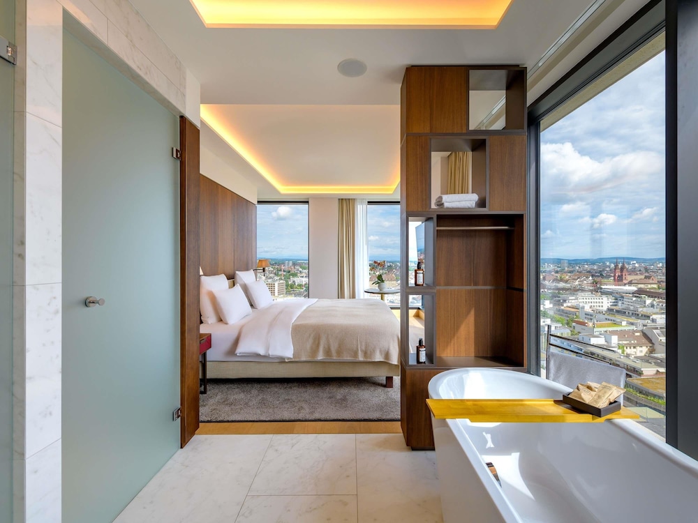 Grand Suite, 1 King Bed (High Floor) - Photo 2