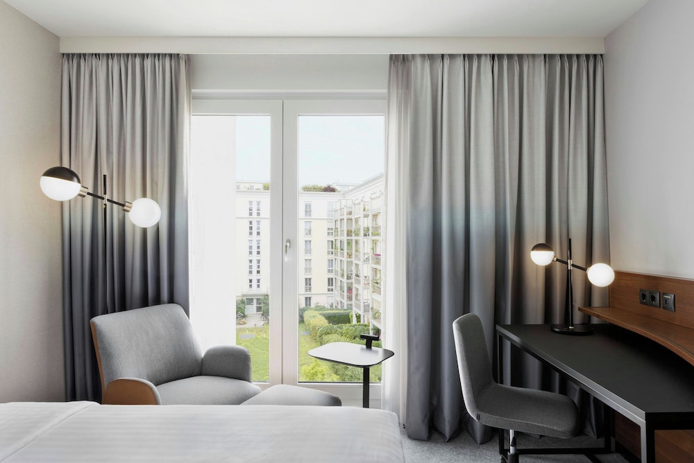 Superior Room, 1 King Bed, Courtyard View - Photo 5