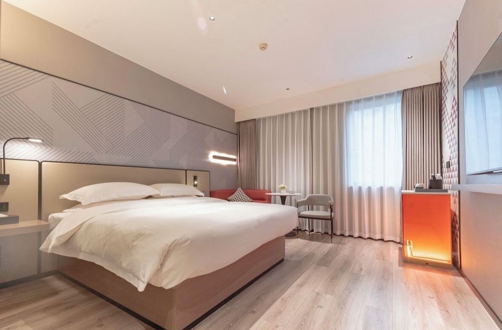 Room, River View