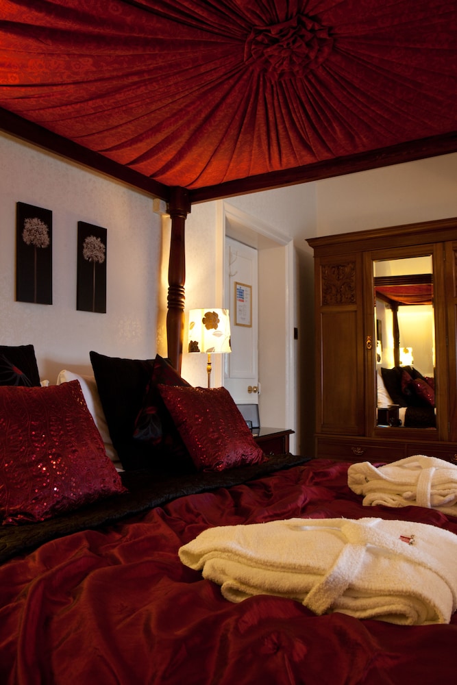 Deluxe Double Room, Lake View (Four Poster Bed) photo 2