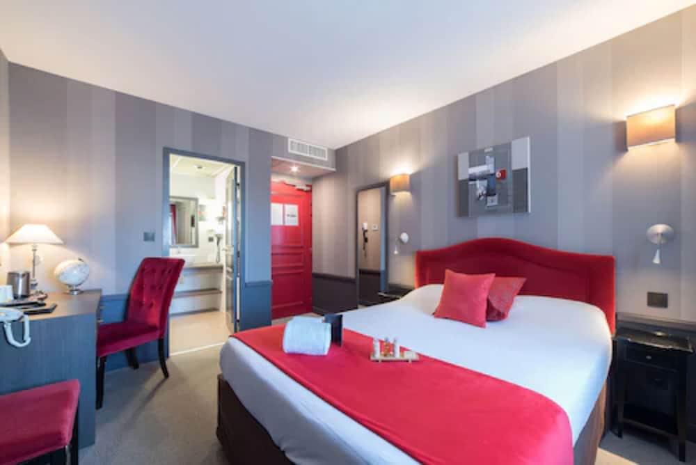 Premium Double Room - Photo 12