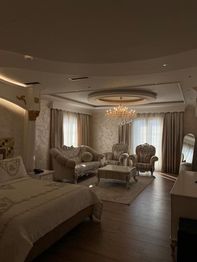 Deluxe Suite, Balcony, Pool View