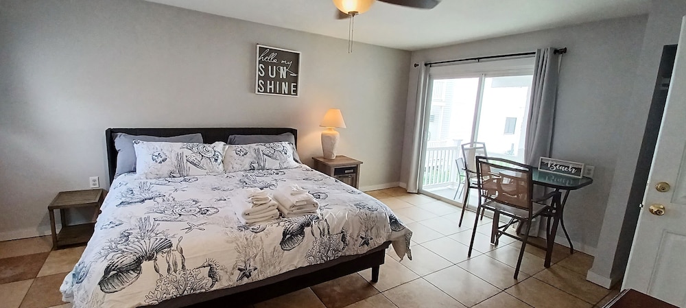 Premier Room, 1 King Bed, Balcony, Ocean View photo 2