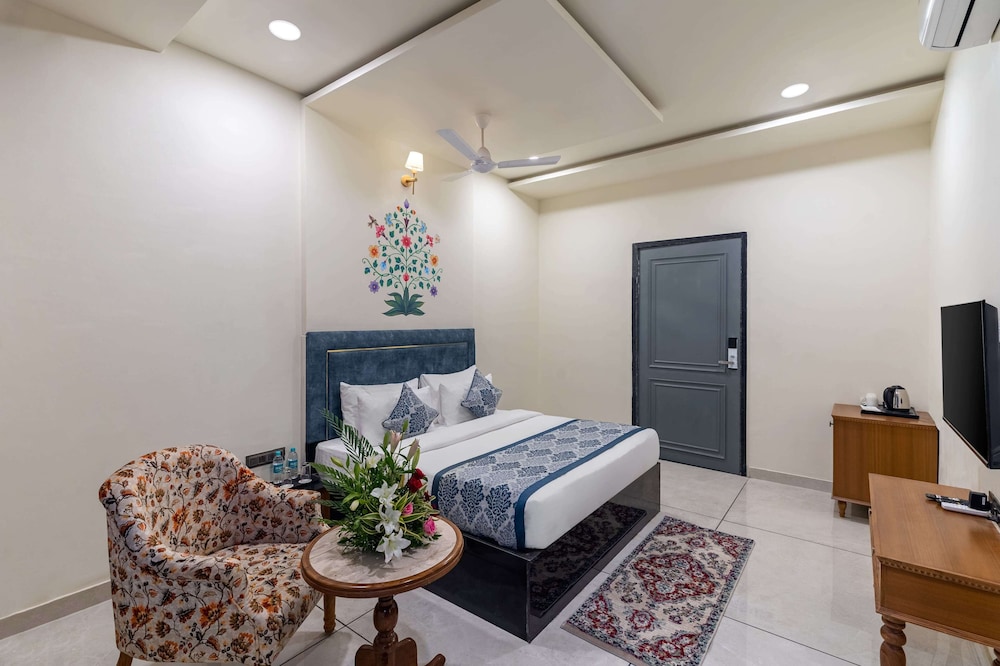 Deluxe with Jacuzzi - Photo 1