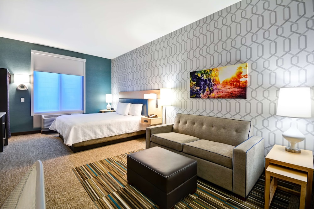 Studio, 1 King Bed, Accessible, Bathtub photo 1