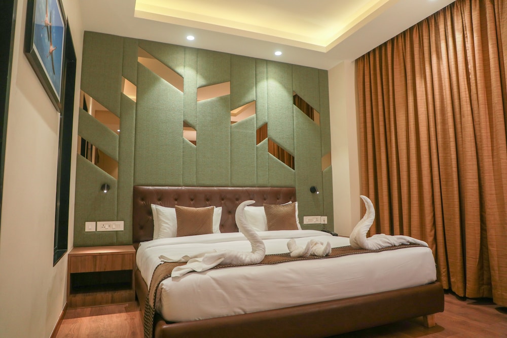 Suite Room - Photo 12