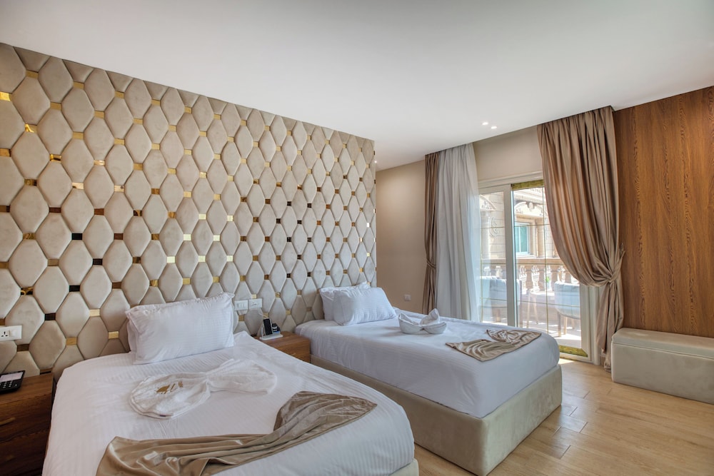 Deluxe Double or Twin Room, Balcony, Pyramids View photo 1
