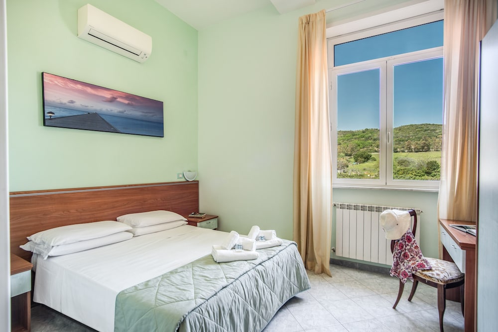 Standard Double or Twin Room, Sea View - Photo 4