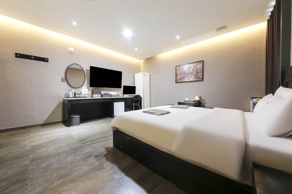 Standard Room - Photo 11