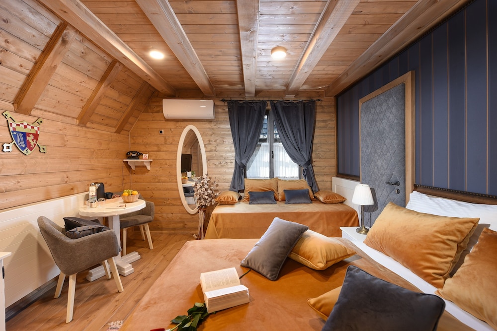 Deluxe Double or Twin Room, 1 King Bed photo 3
