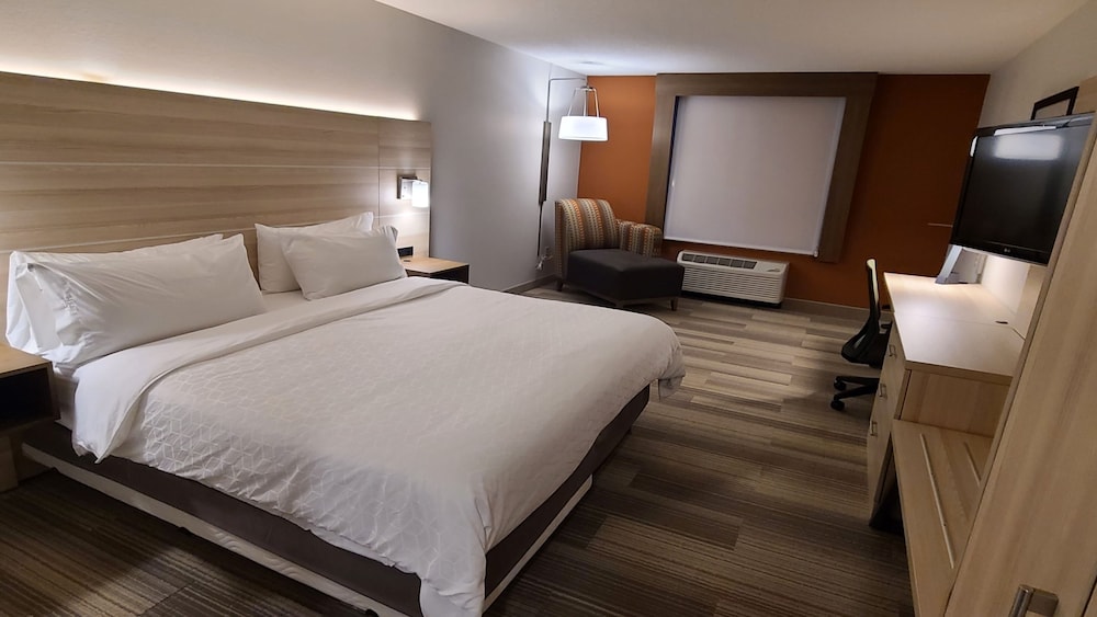 Standard Room, 1 King Bed - Photo 3