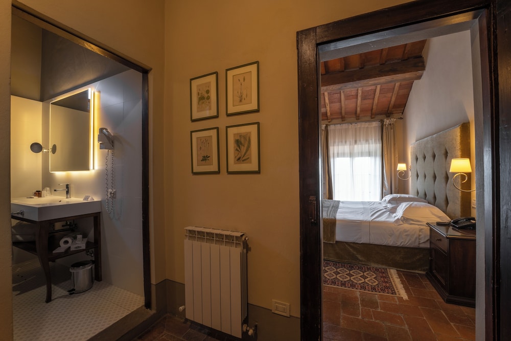 Deluxe Room - Photo 8