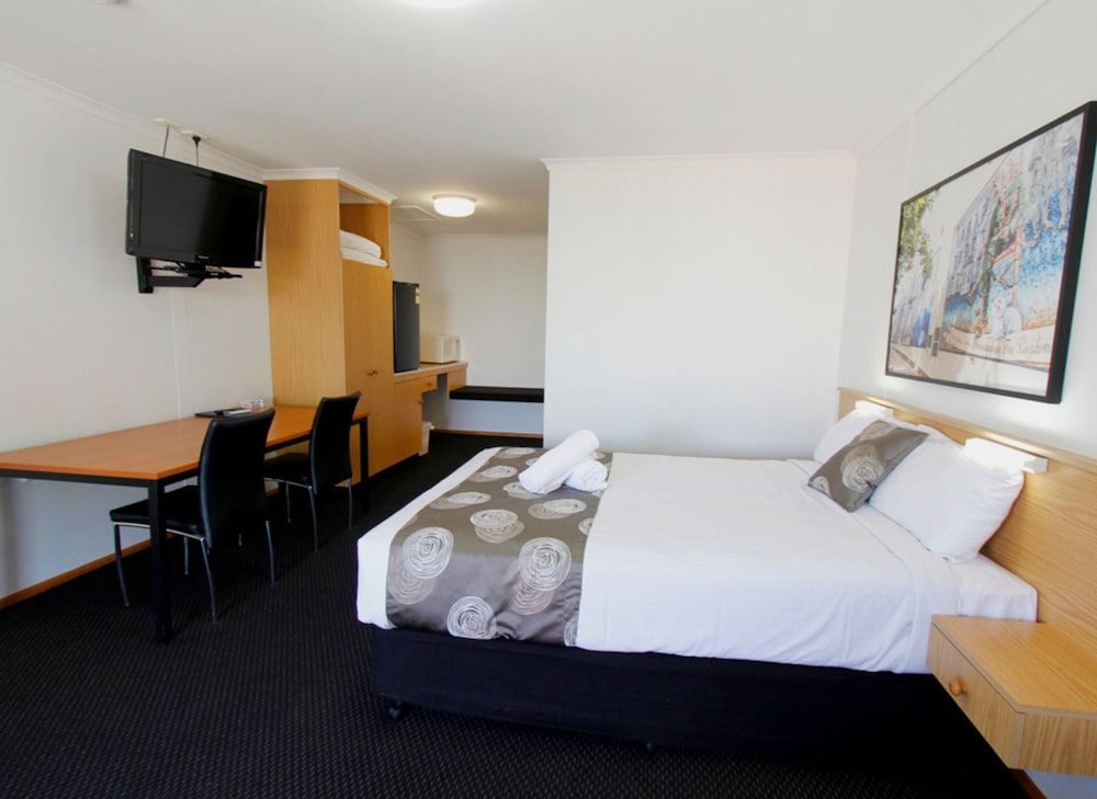 Deluxe Room, 1 Queen Bed, Ensuite photo 3