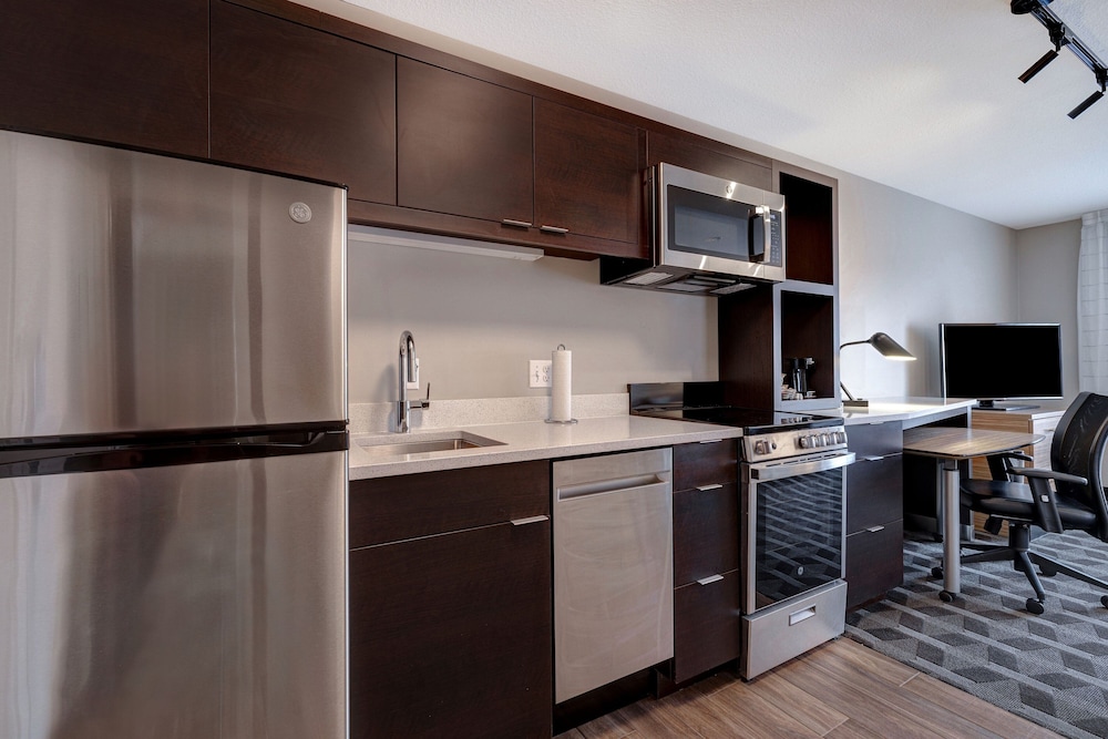 Suite, 1 Bedroom - Photo 4