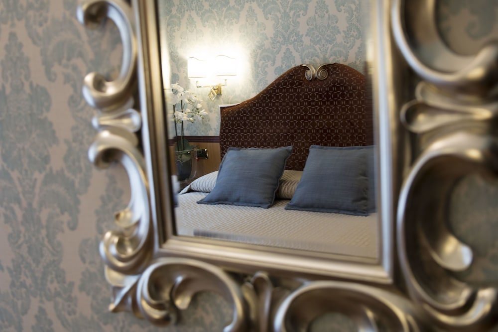 Double or Twin Room - Photo 16