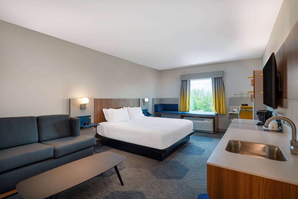 Suite, 1 King Bed, Accessible, Non Smoking - Photo 1