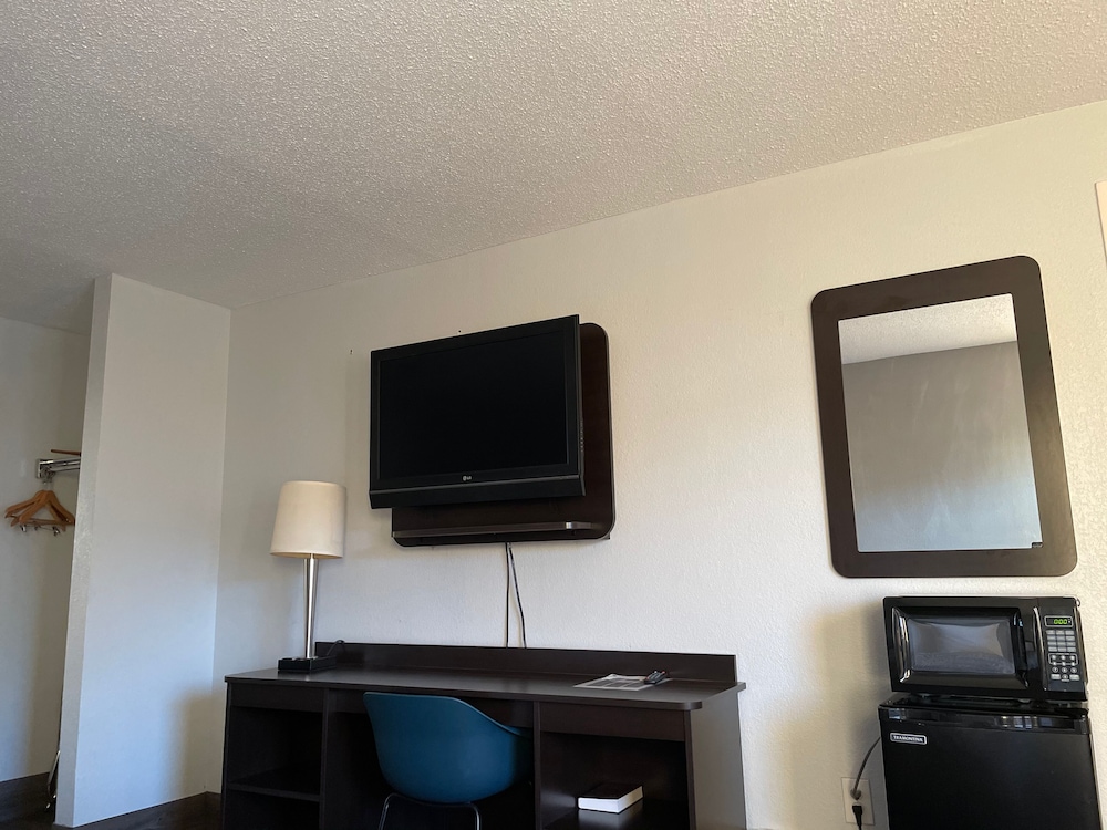 Deluxe Room, 2 Double Beds, Non Smoking, Refrigerator & Microwave - Photo 7