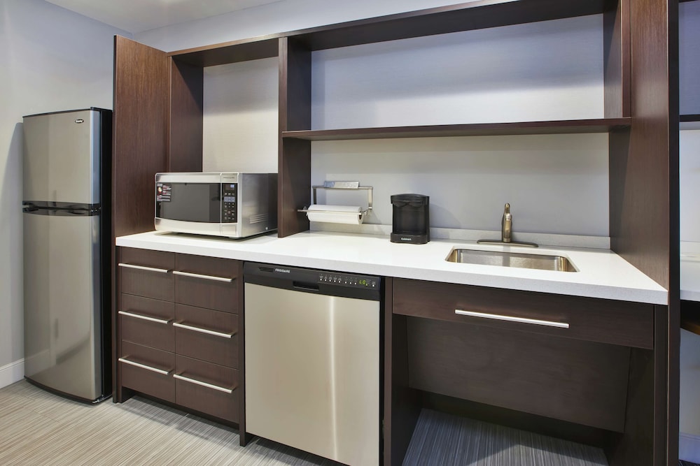 Suite, 1 Queen Bed, Accessible, Bathtub photo 1