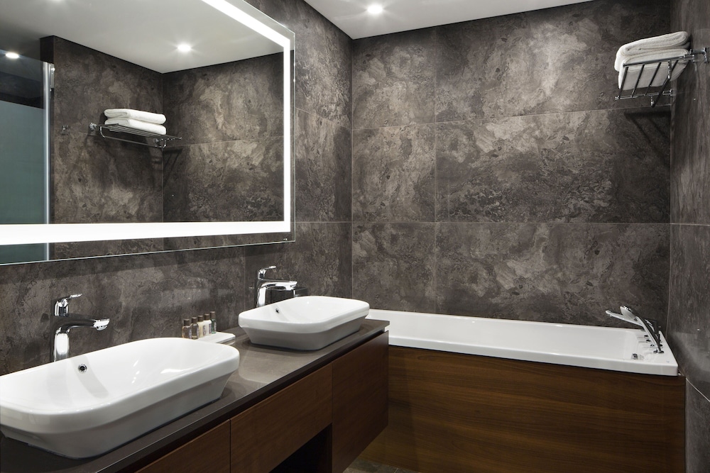 Grand Suite, 1 King Bed, Corner