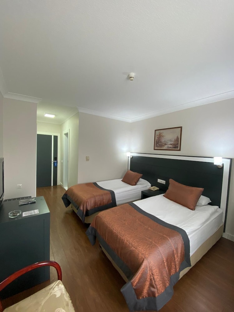 Standard Twin Room photo 2