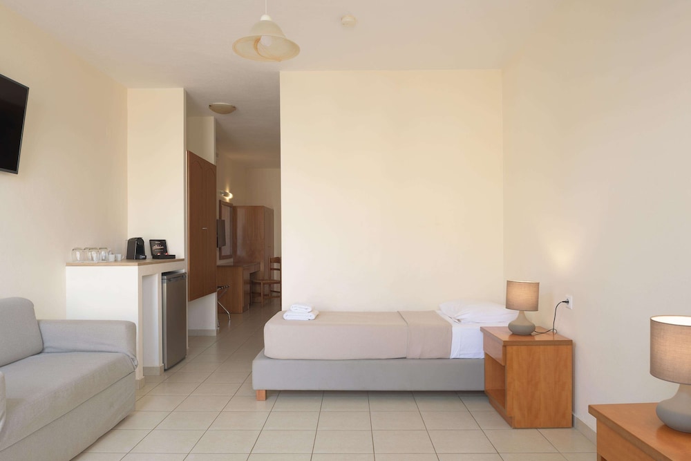 Family Room - Photo 4