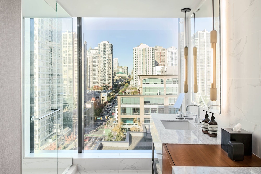 Suite, 1 Bedroom, City View thumbnail 5