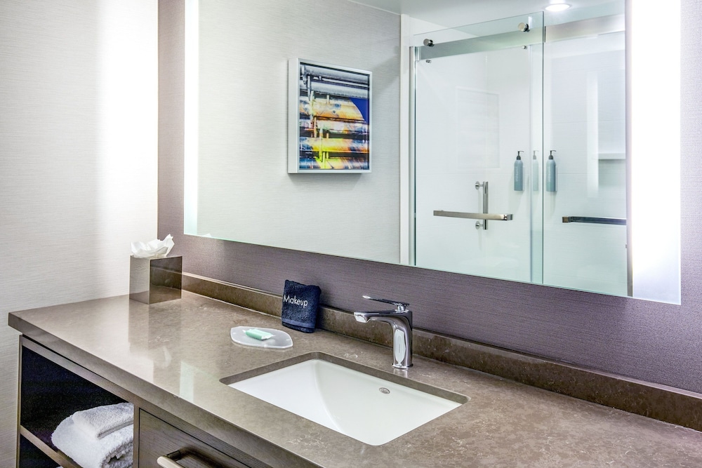 Suite, 1 Bedroom - Photo 4