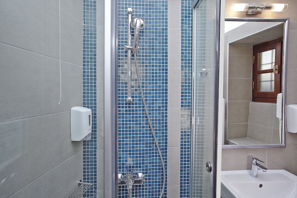 Economy Double Room (Ground Floor) photo 3