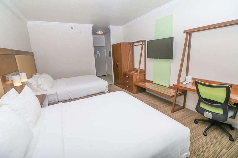 Standard Room, 2 Queen Beds, Accessible, Non Smoking (Communications) - Photo 2