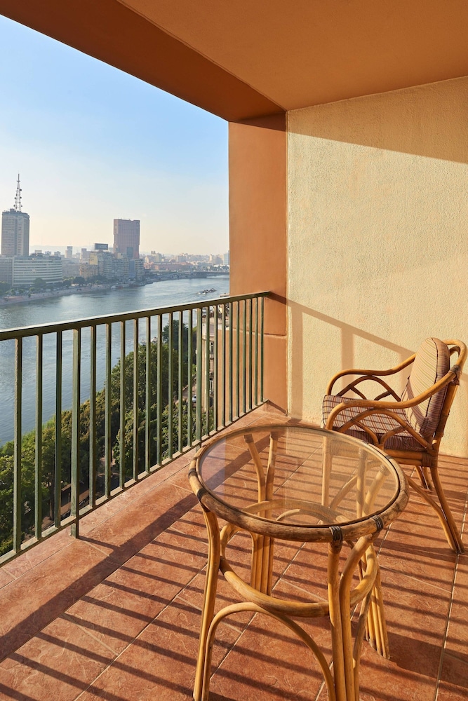 Presidential Suite, 1 King Bed, Balcony thumbnail 6