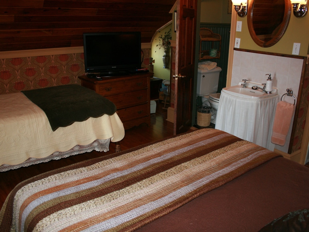 Standard Triple Room, Ensuite (Shel Silverstein) photo 2