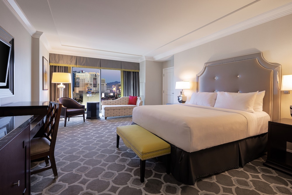 Octavius Executive Suite, 1 King Bed - Photo 2