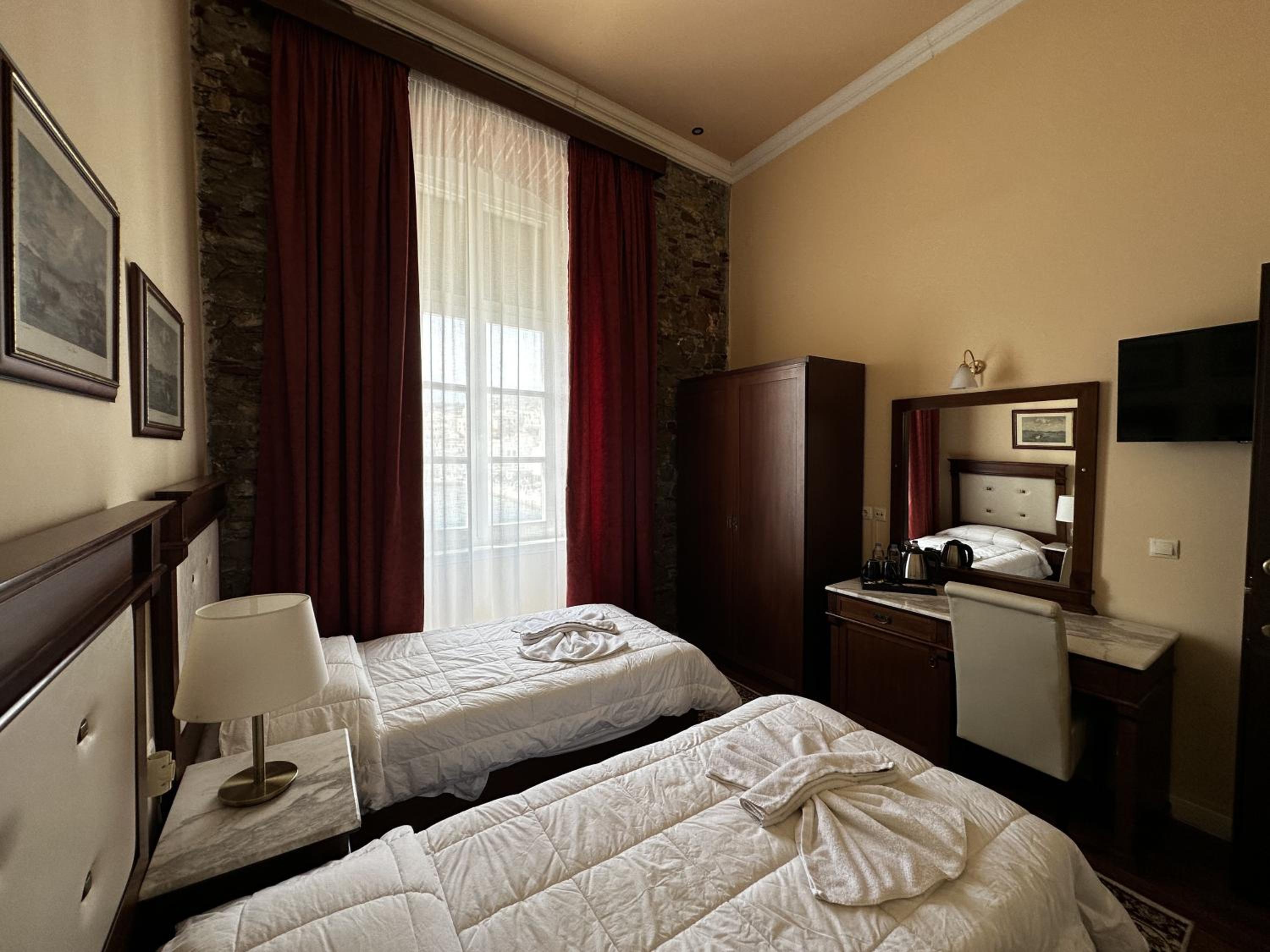 Double or Twin Room with Sea View photo 2