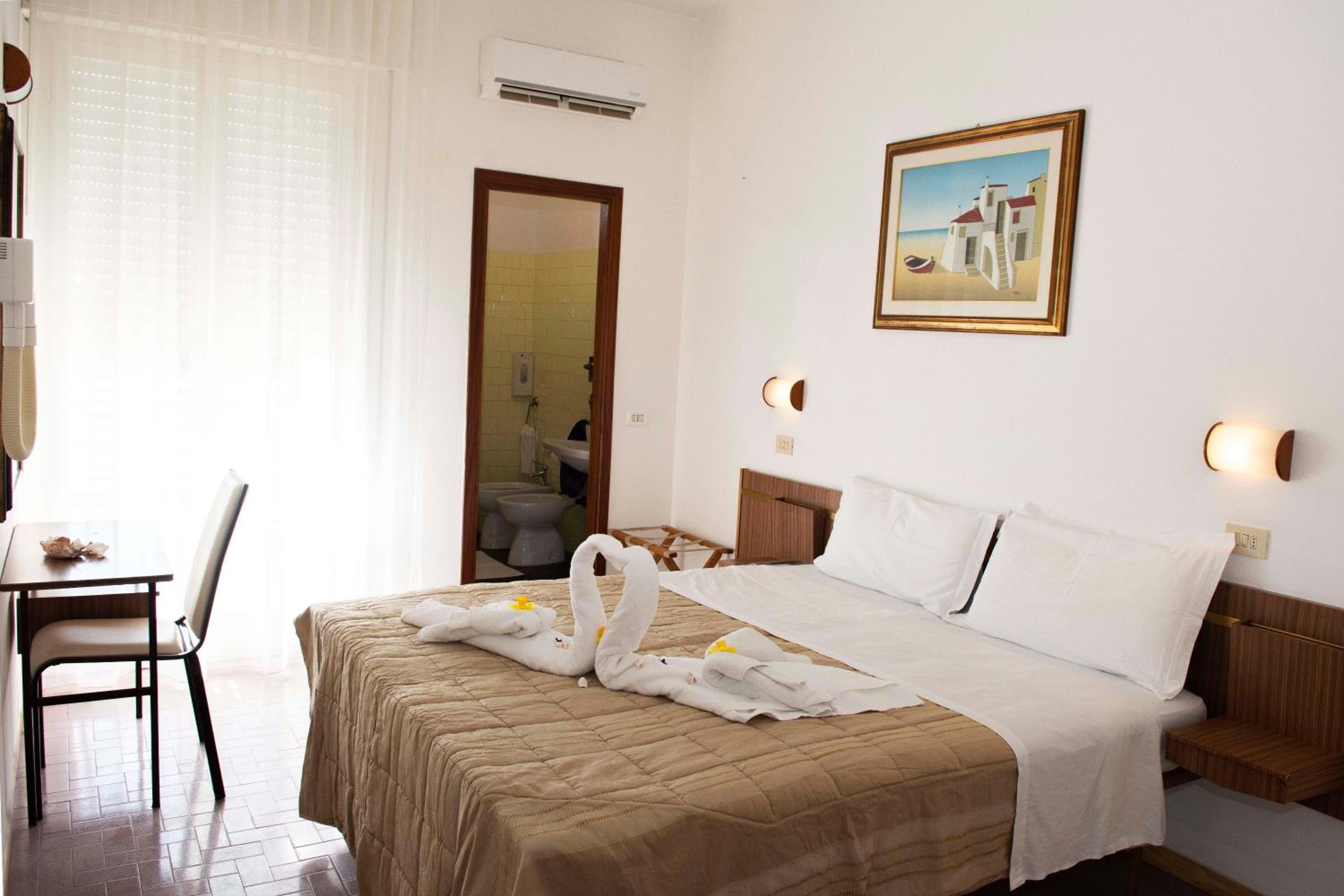 Large Double Room photo 1