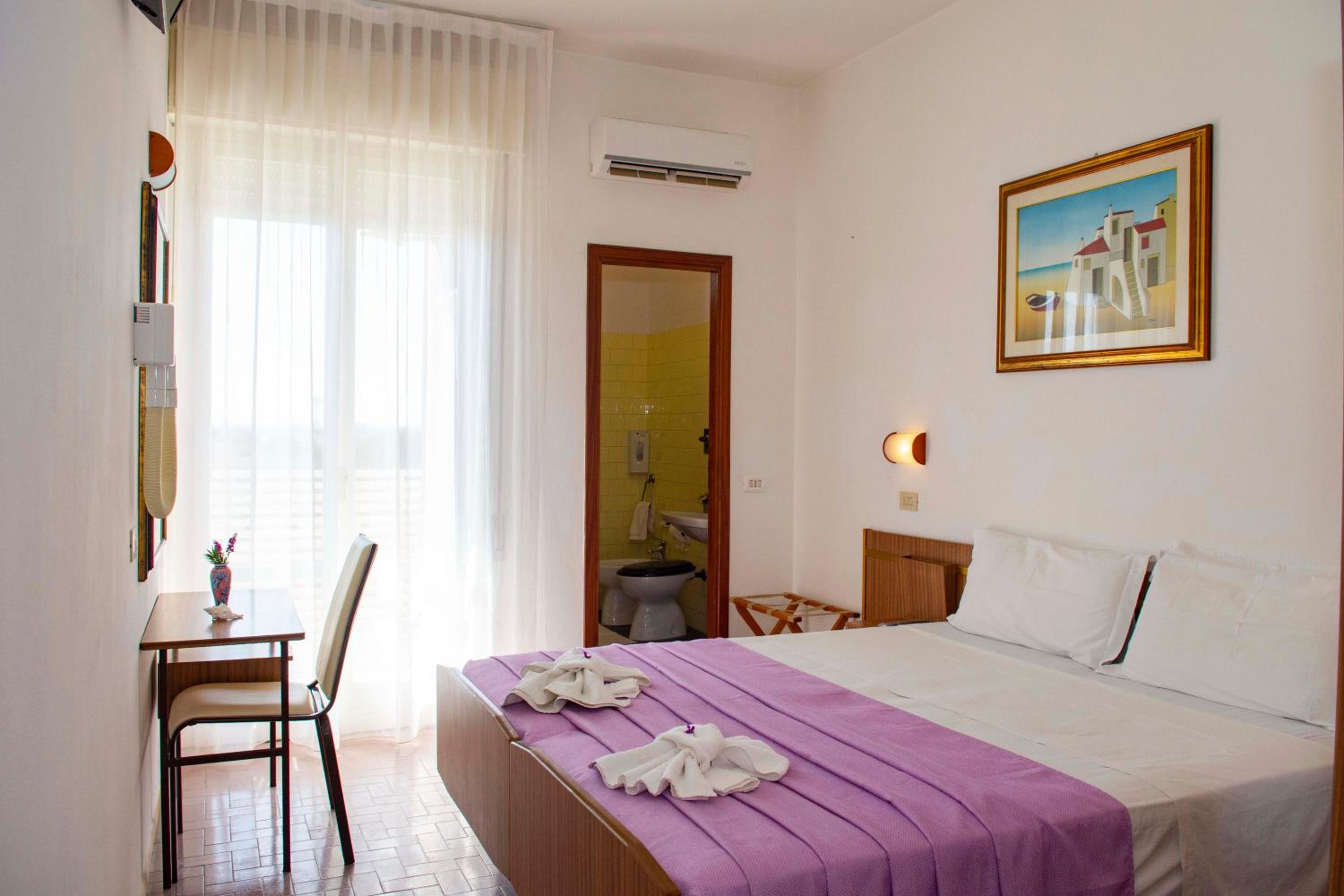 Large Double Room photo 2