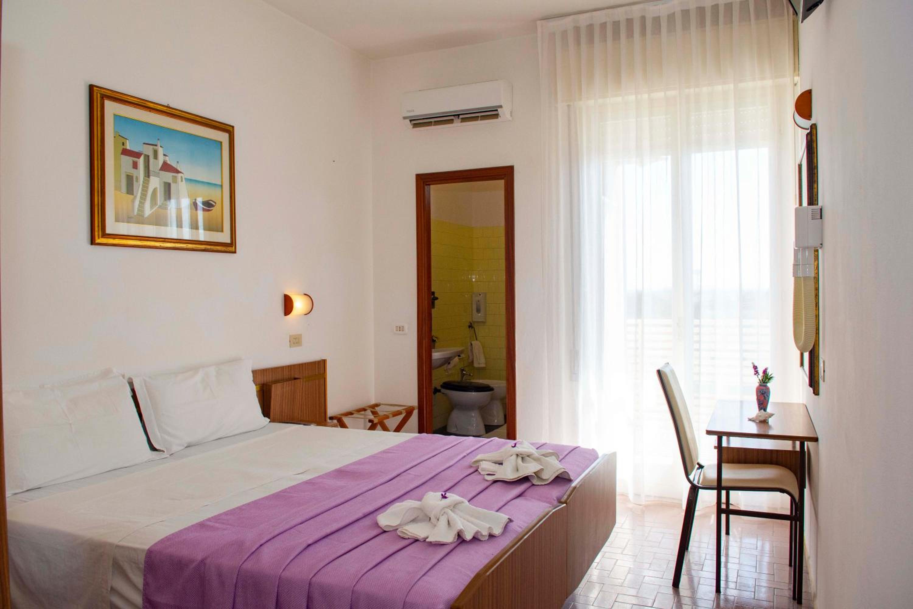 Large Double Room photo 3