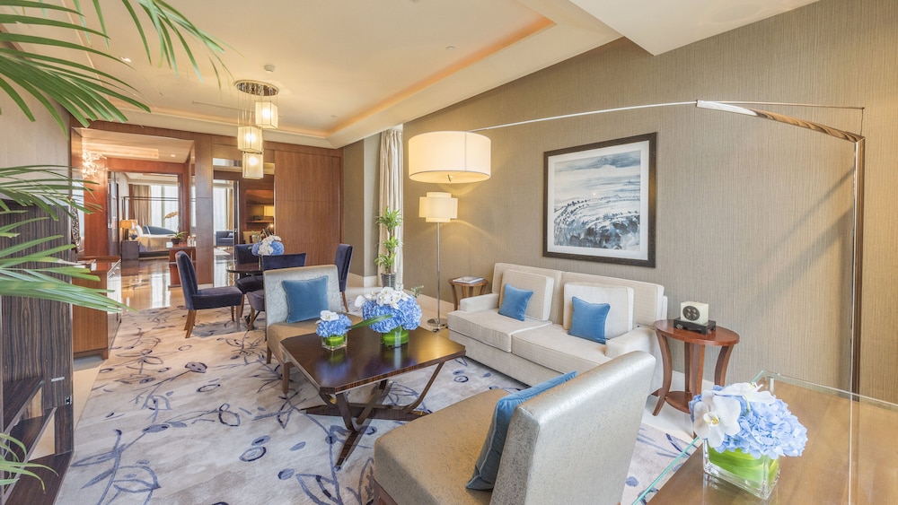 Suite, 1 King Bed, City View (Forbidden City View)