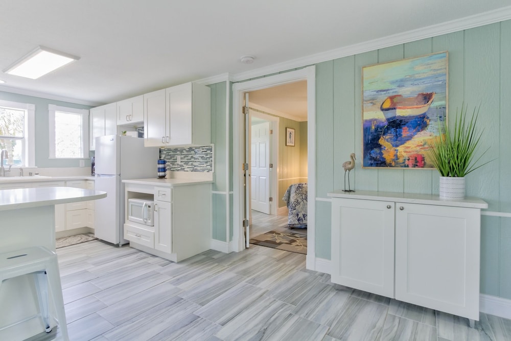 One Bedroom Waterfront Cottage #1821 - No Pets Allowed photo 2