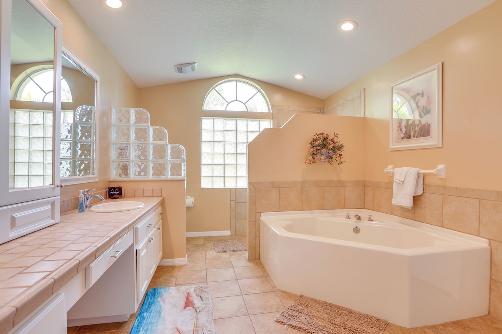 House (4 Bedrooms) photo 2