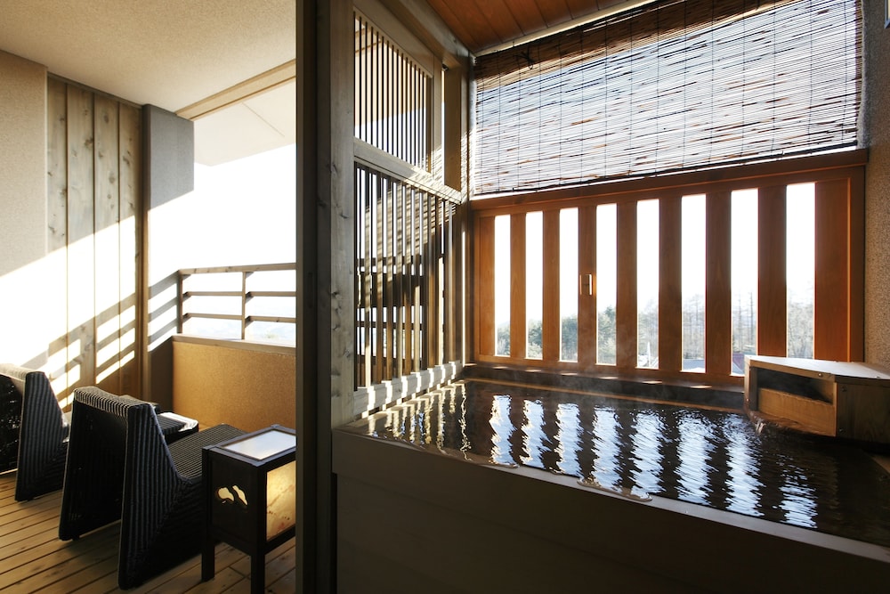 Japanese Western Style Quadruple Room B, Open-air Hot Spring Bath - Photo 1