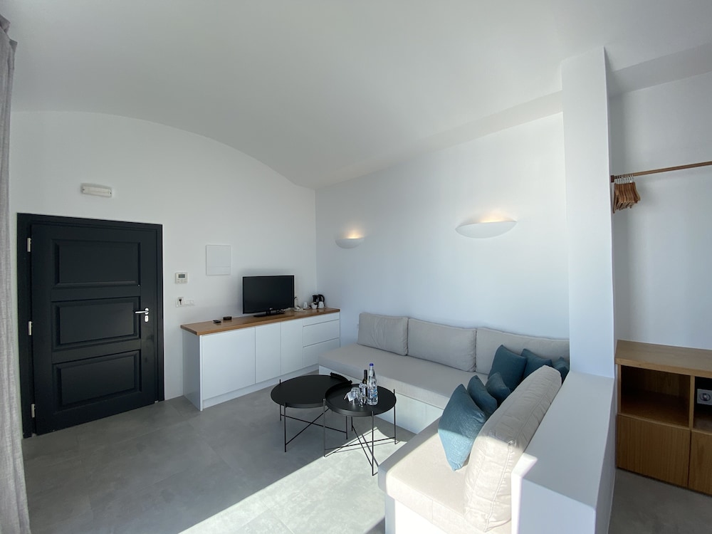 Executive Suite - Photo 18