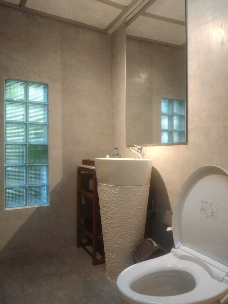 Joglo - Twin Room - Photo 7