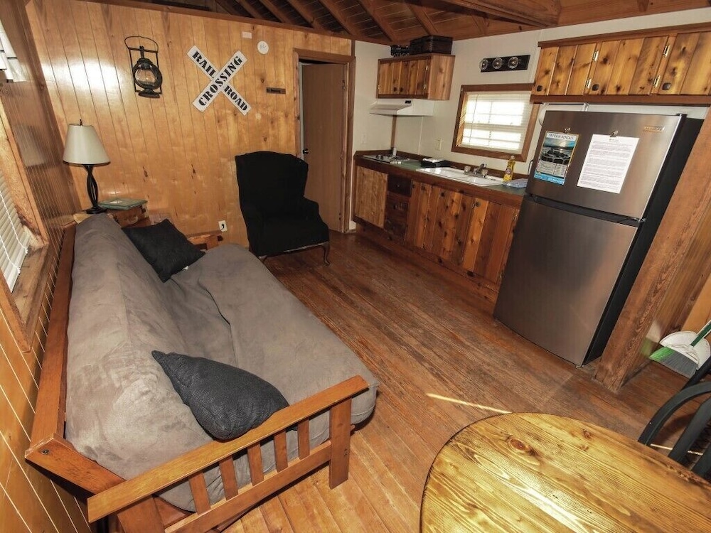 Lake View, Cedar Cabin Lake Texoma, Kitchenette, Queen, Screened Patio, Pet Friendly photo 2