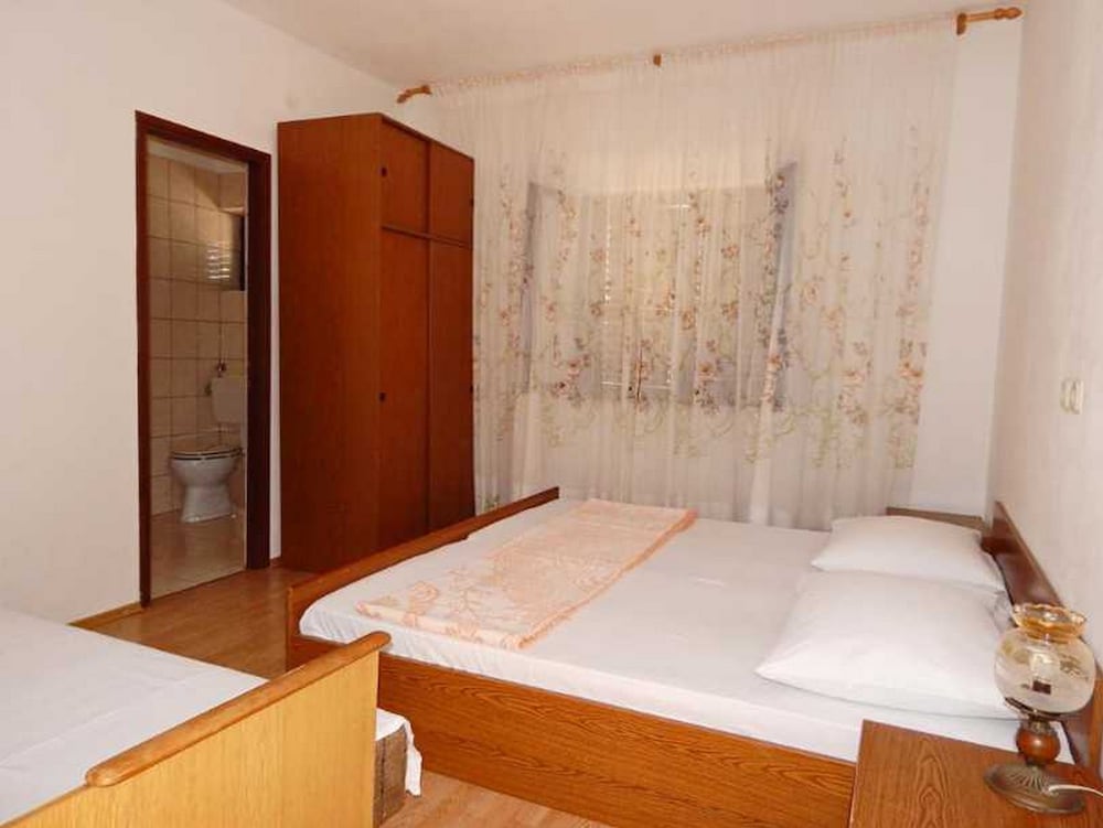 Triple Room (S2)