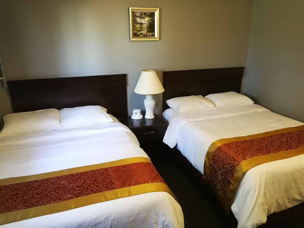 Standard Room, 2 Double Beds photo 3